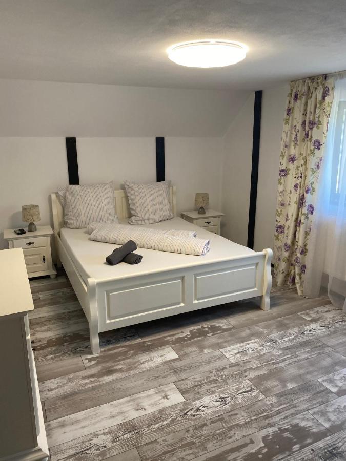Vila Smiley Avrig Buitenkant foto