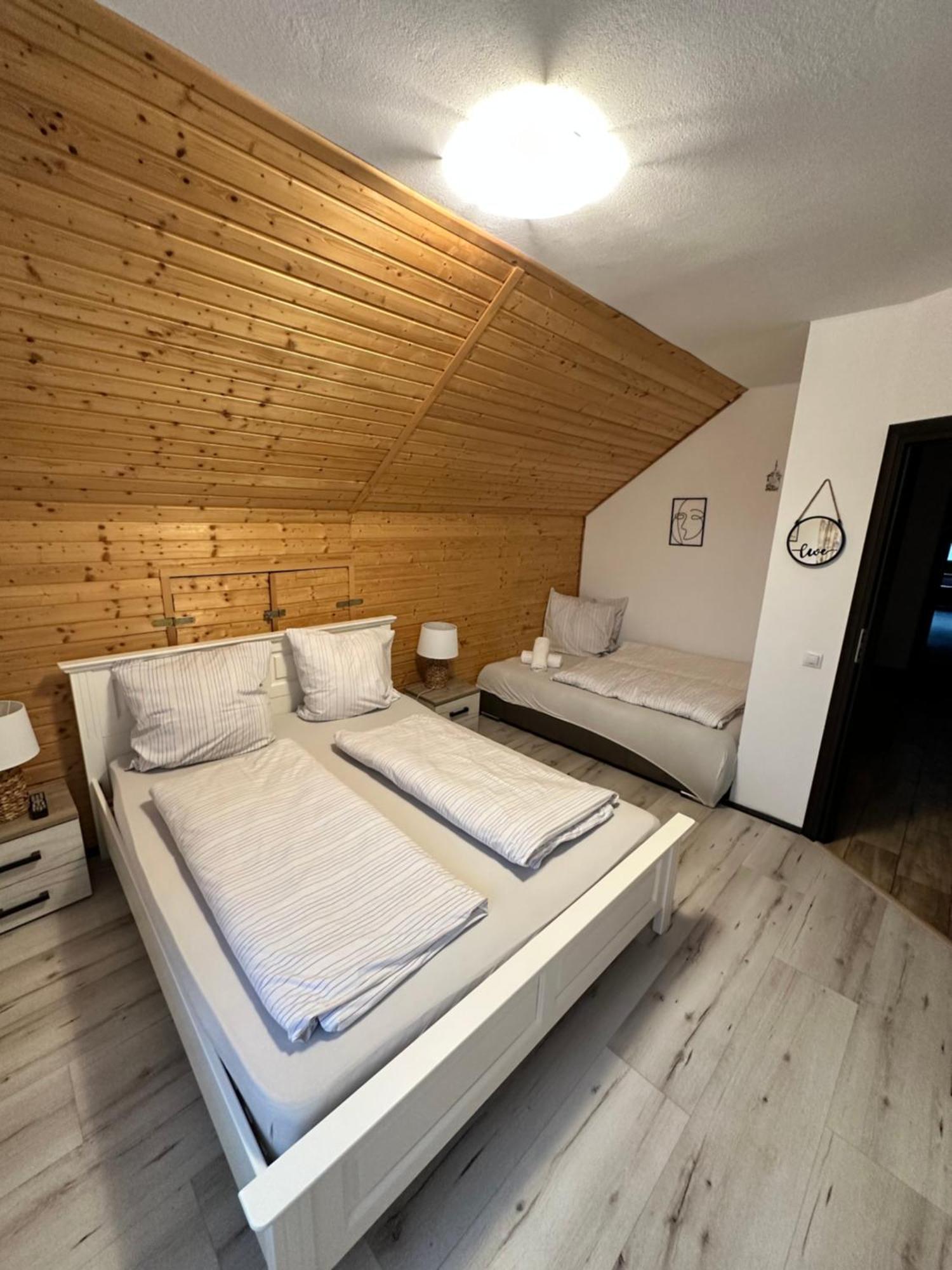 Vila Smiley Avrig Buitenkant foto